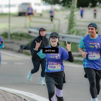 Runner Photo 8334257