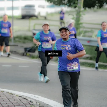Runner Photo 8334432