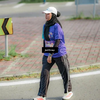 Runner Photo 8334673