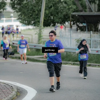Runner Photo 8334676