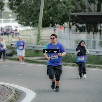 Runner Photo 8334681