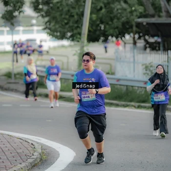 Runner Photo 8334692