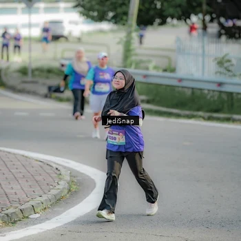 Runner Photo 8334726