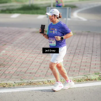 Runner Photo 8334774