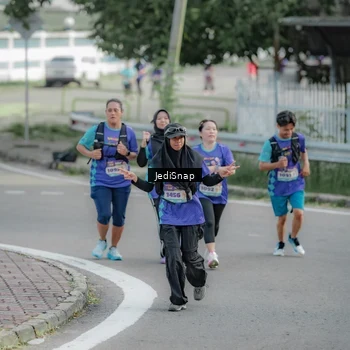 Runner Photo 8335001