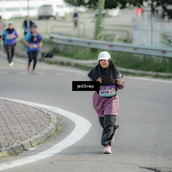 Runner Photo 8335045