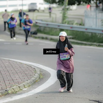 Runner Photo 8335047