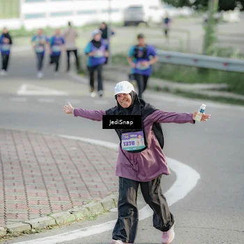 Runner Photo 8335055