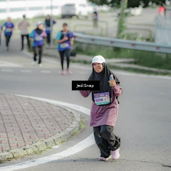 Runner Photo 8335064