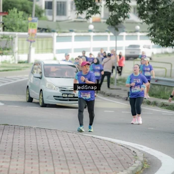 Runner Photo 8335448