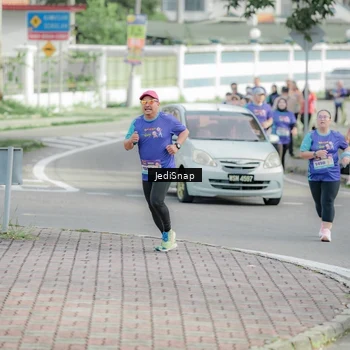 Runner Photo 8335466