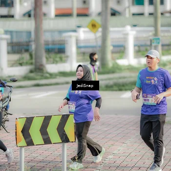 Runner Photo 8335715