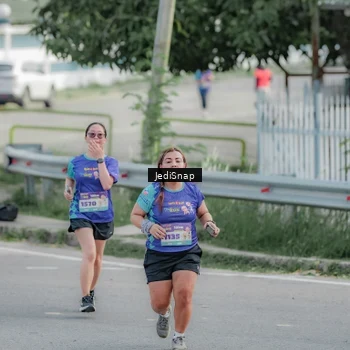 Runner Photo 8336340