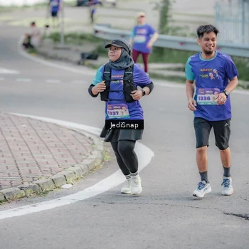 Runner Photo 8339503