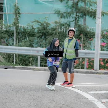 Runner Photo 8340070