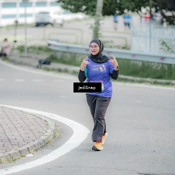 Runner Photo 8340395