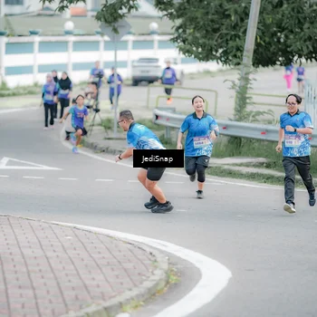 Runner Photo 8340425