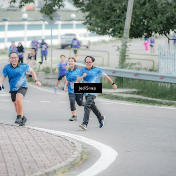 Runner Photo 8340435