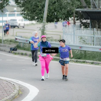 Runner Photo 8340786