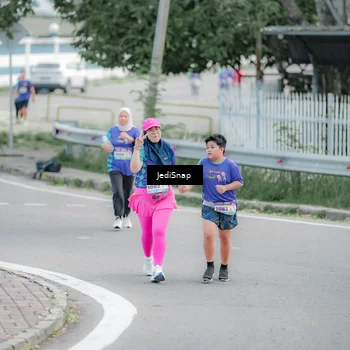 Runner Photo 8340802