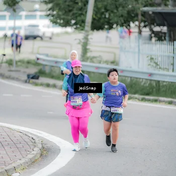 Runner Photo 8340854