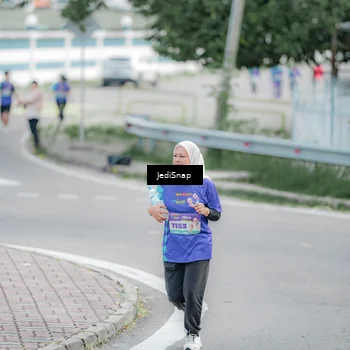 Runner Photo 8340875
