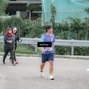 Runner Photo 8342285