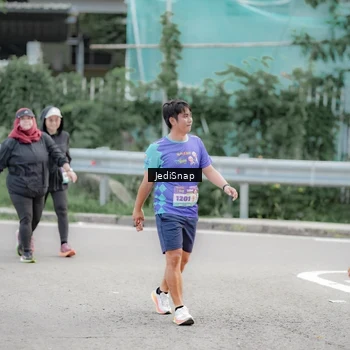 Runner Photo 8342299