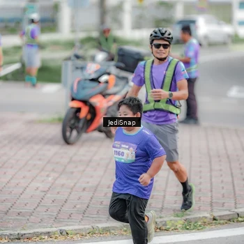Runner Photo 8342850
