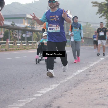 Runner Photo 8344024