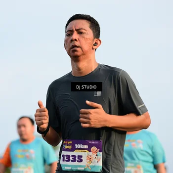 Runner Photo 8348279