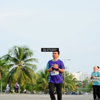 Runner Photo 8349448