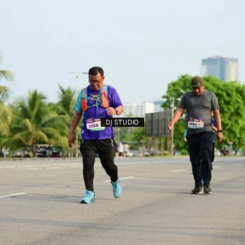 Runner Photo 8354696