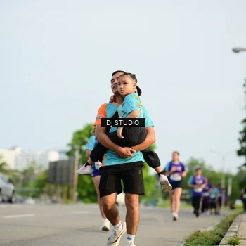 Runner Photo 8355005