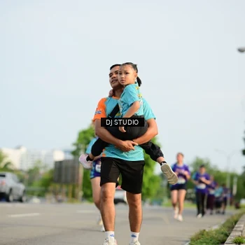 Runner Photo 8355009
