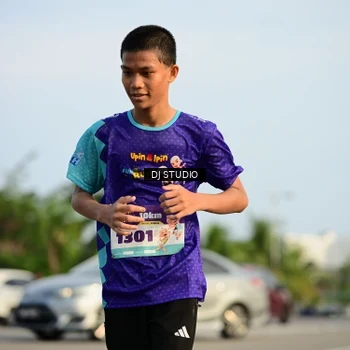 Runner Photo 8355249