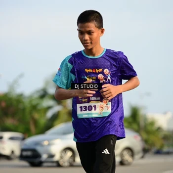 Runner Photo 8355257