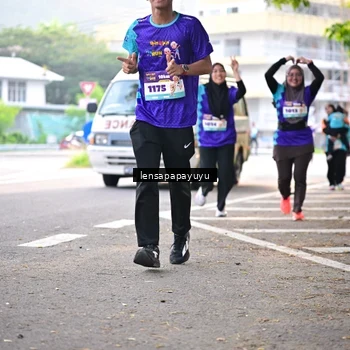 Runner Photo 8356003