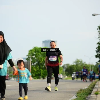 Runner Photo 8357035