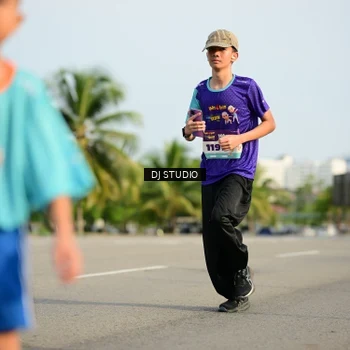 Runner Photo 8357239