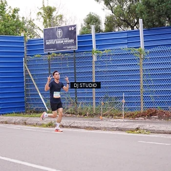 Runner Photo 8364895