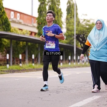 Runner Photo 8365654