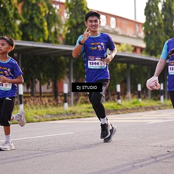 Runner Photo 8382463