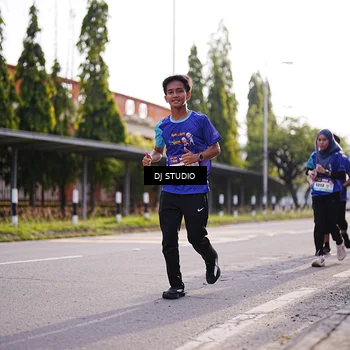 Runner Photo 8385091