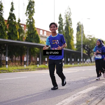 Runner Photo 8385092