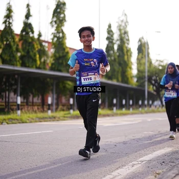 Runner Photo 8385095