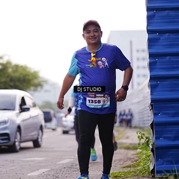 Runner Photo 8388496