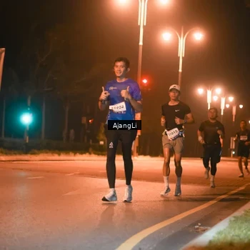 Runner Photo 8390672