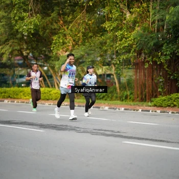 Runner Photo 8398257