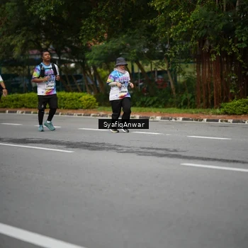 Runner Photo 8398768